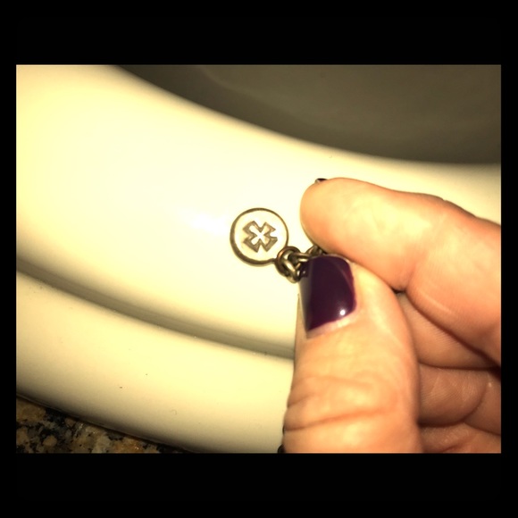 Sterling silver cross necklace - Picture 4 of 4